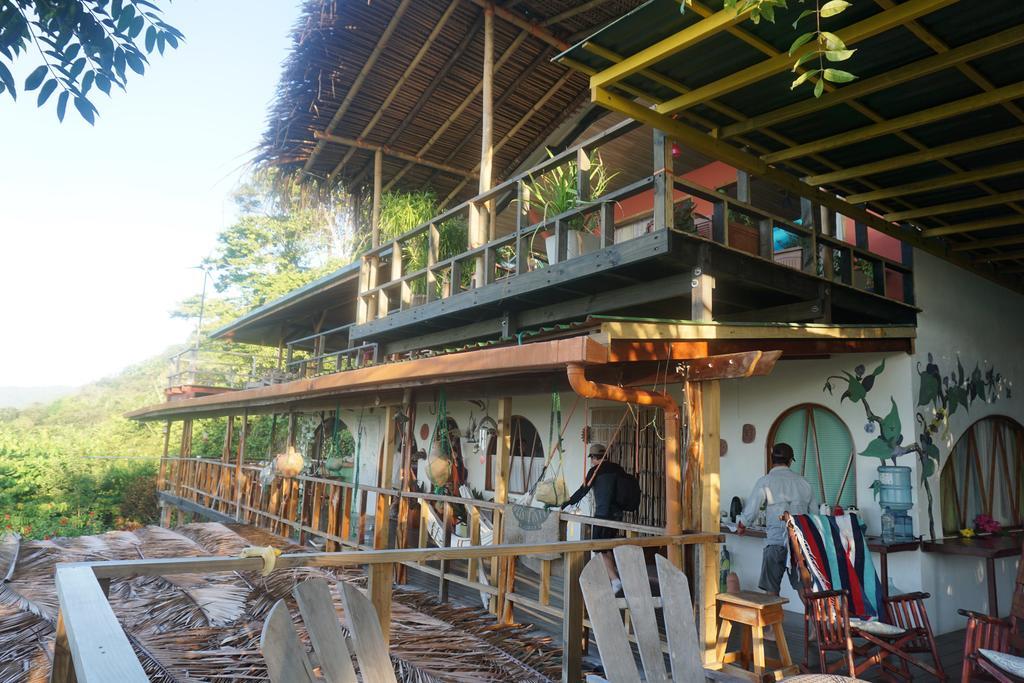 Lookout Inn Beach Rain-Forest Eco Lodge Carate ภายนอก รูปภาพ
