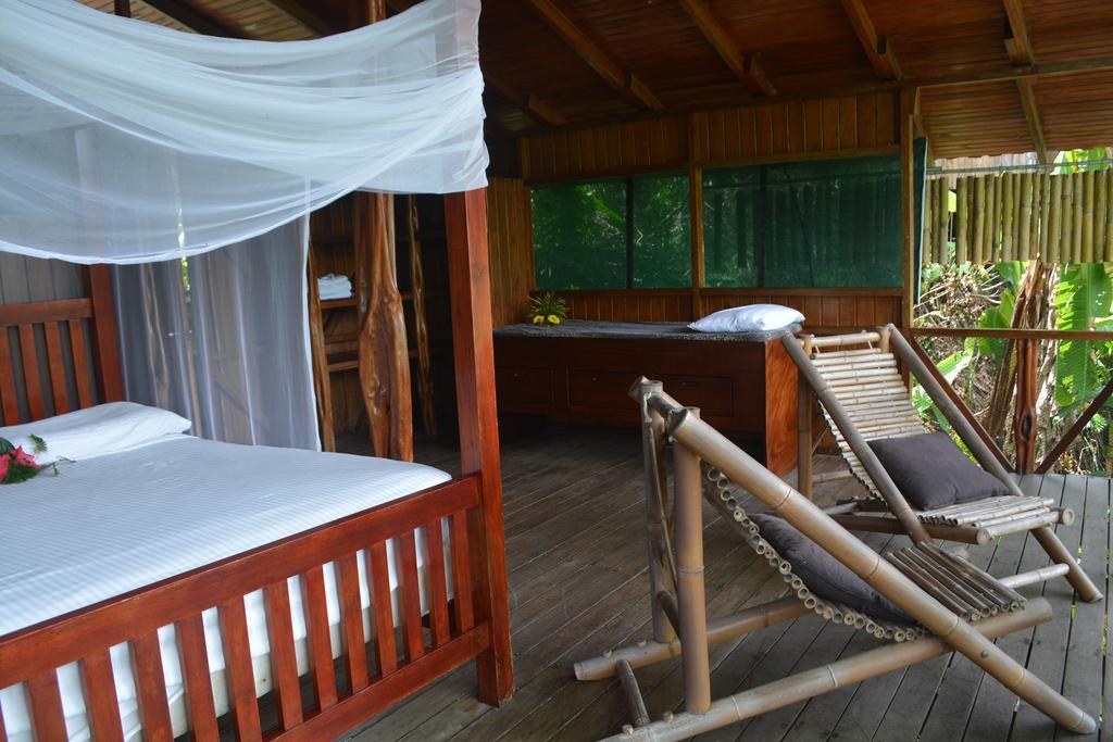 Lookout Inn Beach Rain-Forest Eco Lodge Carate ภายนอก รูปภาพ